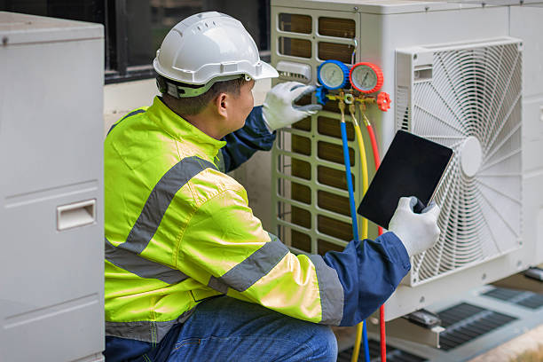 Professional Ac Installation technician working in Richwood, TX